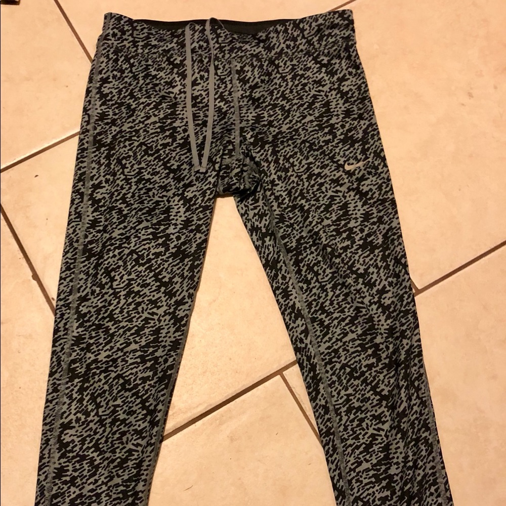 Women’s Capri length running tight